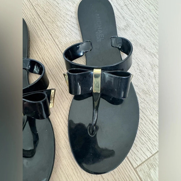 Michael Kors thong sandal size 6 - Picture 3 of 5